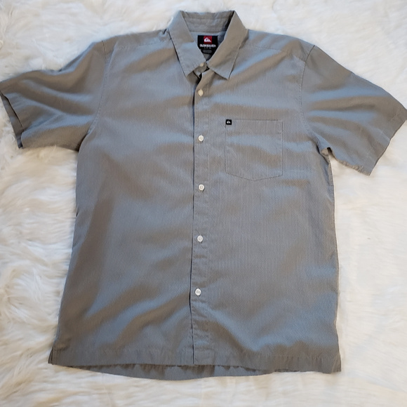 Quiksilver Other - Quicksilver men's relaxed fit short sleeved Shirt. Quiksilver Other - Quicksilver men's relaxed fit short sleeved Shirt.